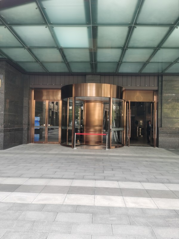 圍柱旋轉門